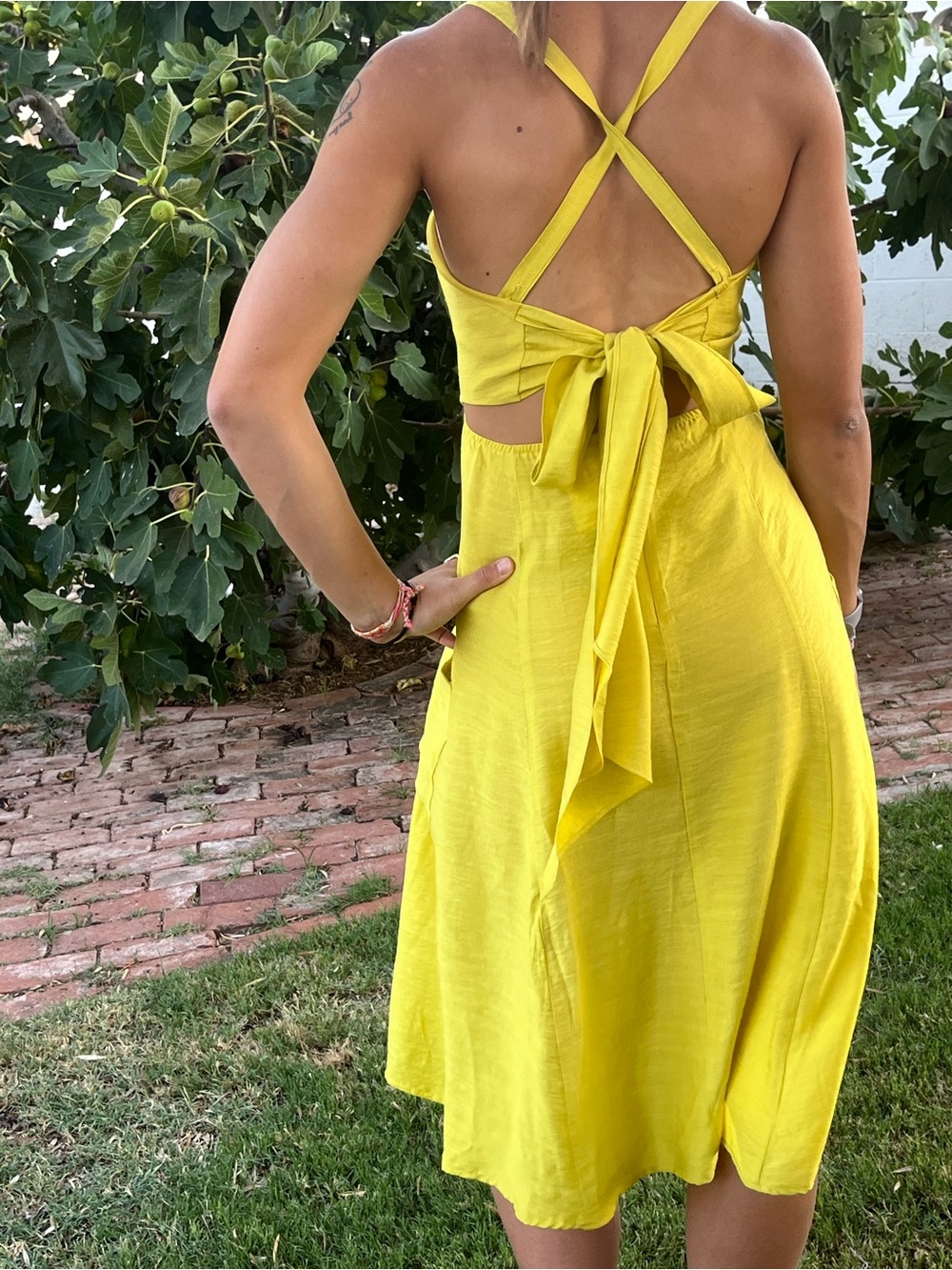 Lumiere Chartruese Yellow midi dress. Sz Small. Backless with tie. Button down - Picture 6 of 8
